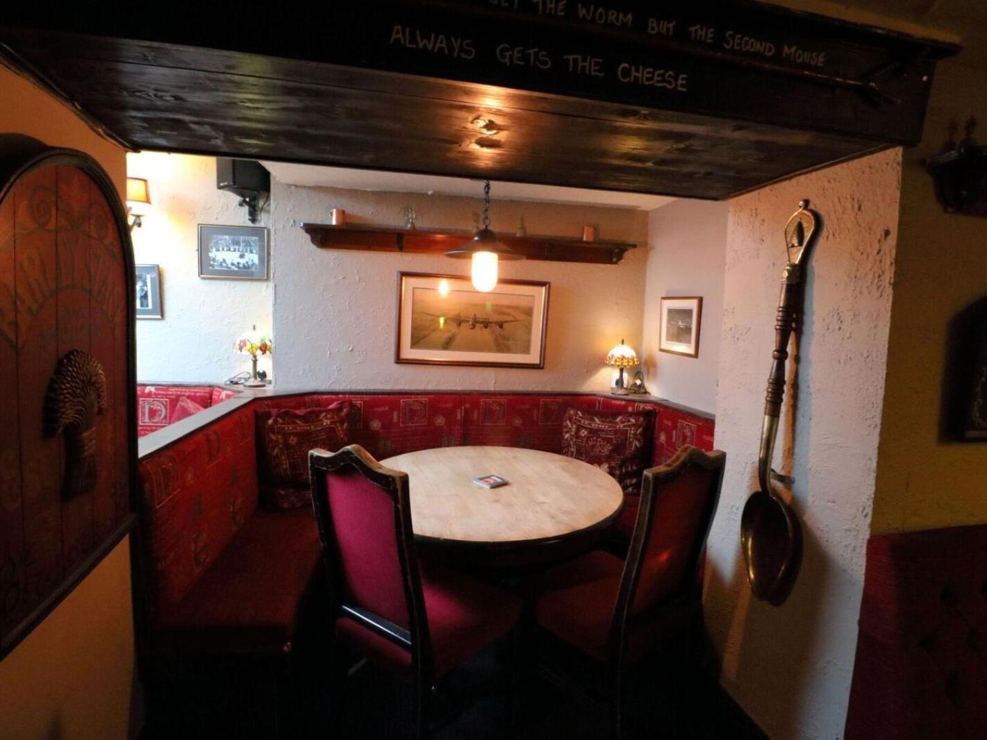 Ye Olde Cheshire Cheese Inn Castleton  Buitenkant foto